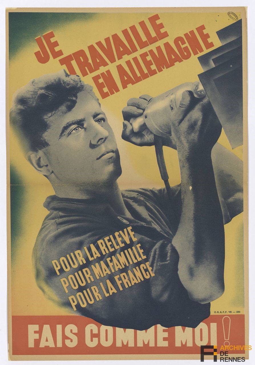 Photo : Les Rennais découvrent la nouvelle mesure de Pierre Laval, chef de gouvernement, qui instaure « la relève »  incitant les ouvriers français à aller travailler en Allemagne. 